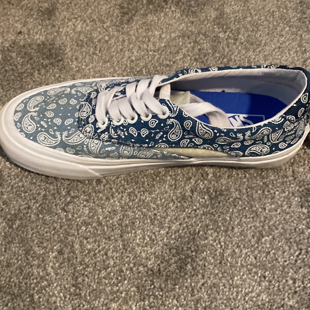Vans - Picture 2 of 6
